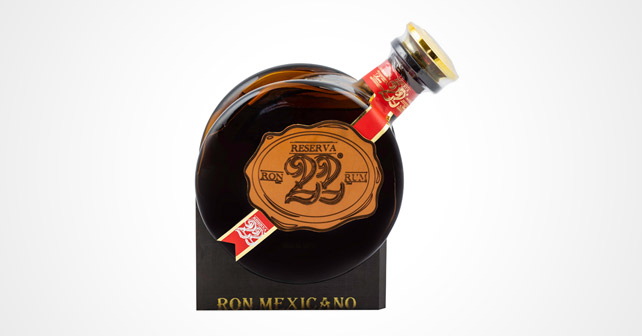 Eine Flasche des El Ron Prohibido Reserva 22