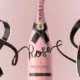 Eine Flasche der neuen „Rosé Treasured Ties“ Collection von Moët & Chandon
