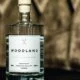 Moodbild der Flasche des Woodland Sauerland Dry Gin