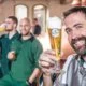 Brauerei Hoepfner Mann mit Bier in der Hand