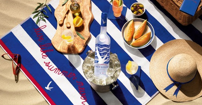 Grey Goose Maison Labiche flasche auf Strandtuch