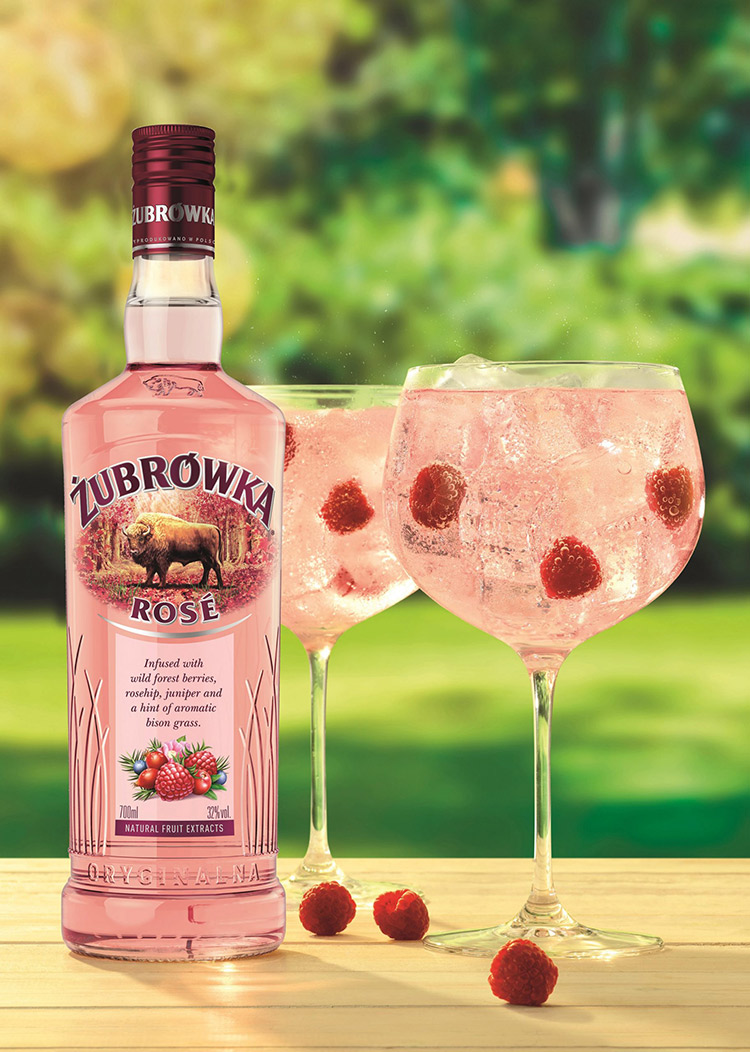 Leichter Geschmack und fruchtige Waldbeeren: Żubrówka launcht Żubrówka Rosé