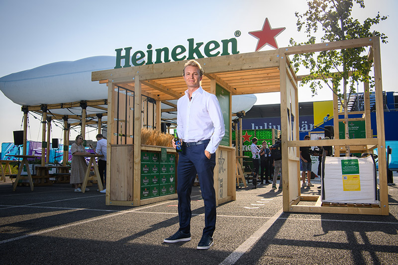 nico rosberg vor der heineken greener bar