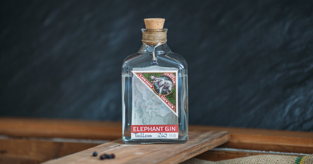 Elephant Gin Flasche Mood