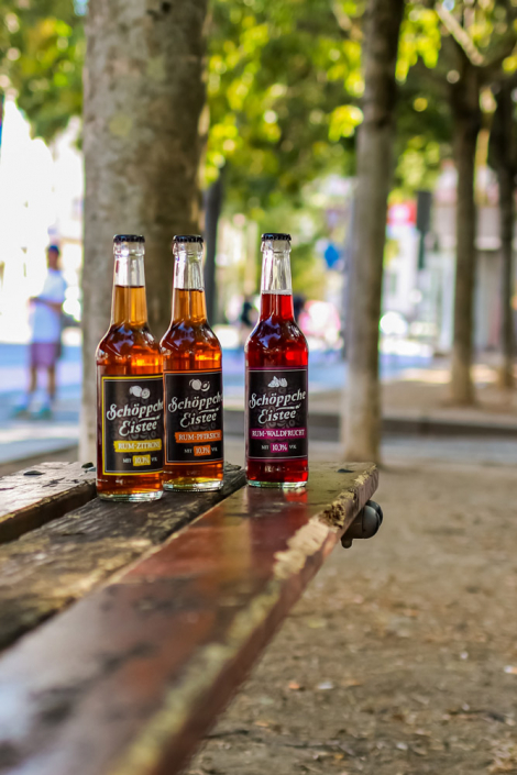 Schöppche Eistee stellt die neueste Sorte „Rum-Waldfrucht“ vor