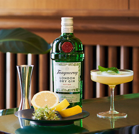 Tanqueray x Thonet Drink