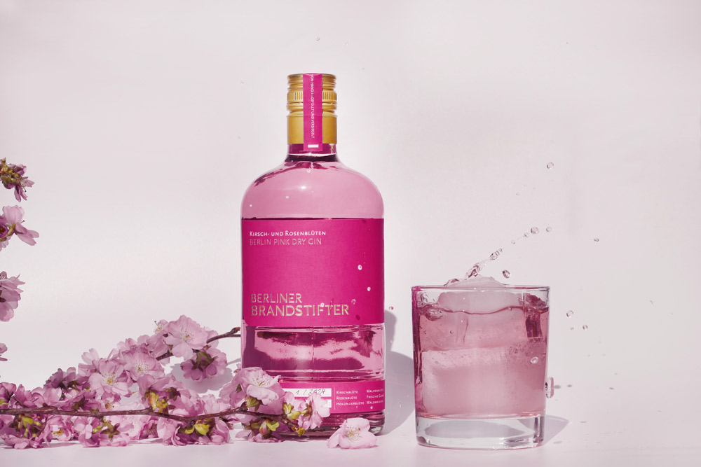 Sommer im Glas: Berliner Brandstifter launcht neuen Berlin Pink Dry Gin -  about-drinks.com