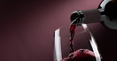 Rotwein Glas Adobe Stock