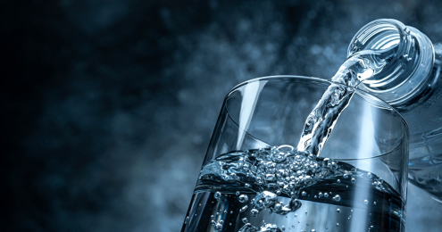 Adobe Stock Mineralwasser Flasche Glas