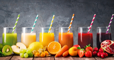 Fruchtsaft Gläser Adobe Stock