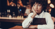 Kellnerin Gastronmie Adobe Stock