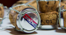 CINZANO Korken Adobe Stock