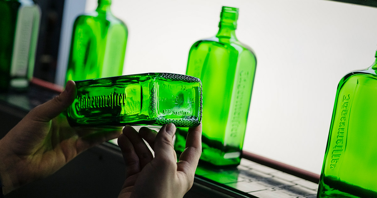 Jägermeister Flaschen Produktion